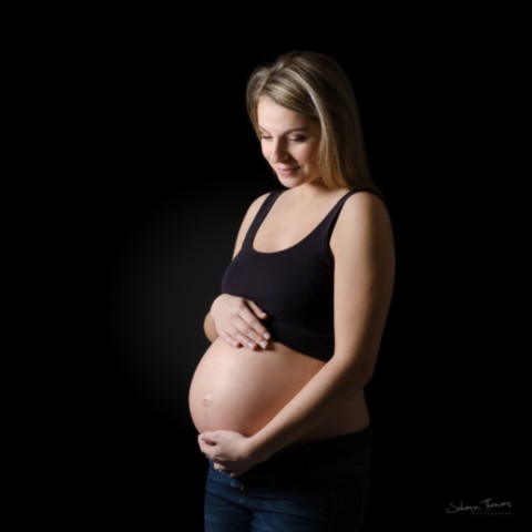 Portrait artistique grossesse au studio