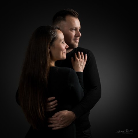 Portrait de couple artistique en studio